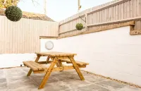 Central Stamford Townhouse with Parking