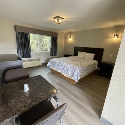 Villa Inn Anaheim Hotels near Hobby City Doll and Toy Museum