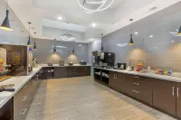 La Quinta Inn & Suites by Wyndham Coralville Iowa City Hotels in North Liberty