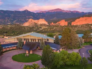 Garden of the Gods Resort & Club