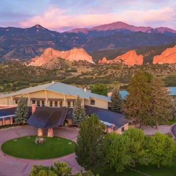 Garden of the Gods Resort & Club Отели рядом с достопримечательностью «Сад богов»