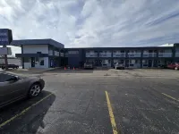 Richmond Inn and Suites - parkir