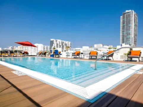 Iberostar Waves Miami Beach Отели рядом с достопримечательностью «Холокааст Мемориал Майами-Бич»