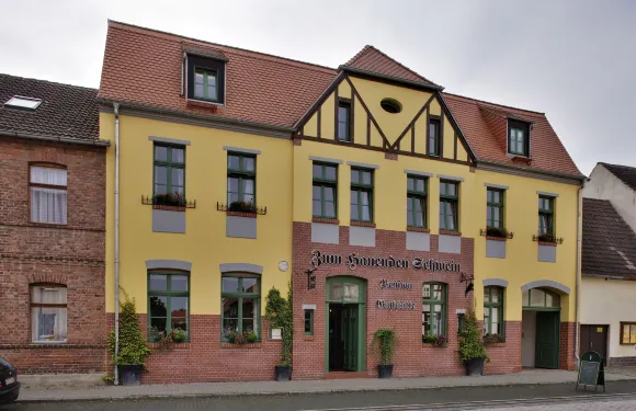 尊豪恩登斯奇温酒店