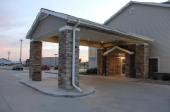 Castle Rock Inn & Suites - Quinter Hotels in 