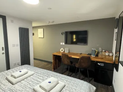 Uno in the City - Luxury Serviced Accommodation Hotels near Kenwyn Parish Church