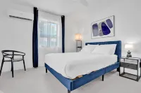 Modern Hallandale Apt w/ Backyard Near Beach