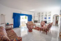 Joana Stunning Villa IS A 10 MIN Walk TO THE BEA