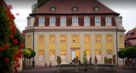 Kurpark Hotel Отели в г. Кверфурт