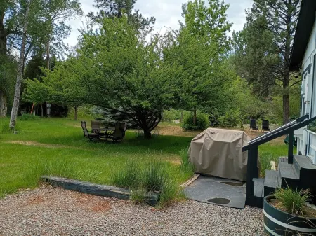 Slice of Heaven. Vacation or Workation - Perfect Get-Away by the River and Trail