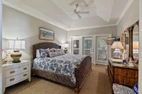 Lovely 2 bedroom, 2.5 bath condo, close to pool and beach.