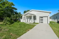 Spacious Patio with BBQ and Fun Kids Room - Serene Family Haven Hotels in Citrus Park