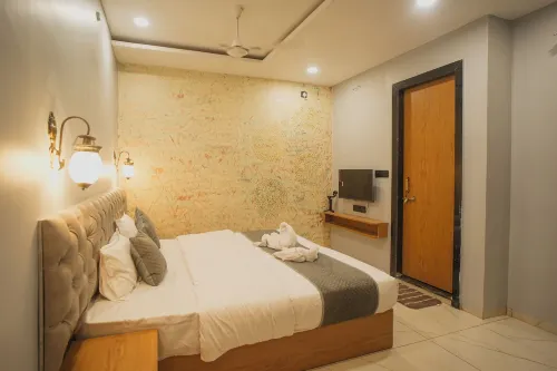 Hotel Bhopal Inn by Ten On Ten Stays