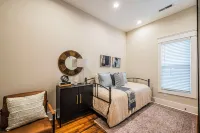 Charming 2-bedroom house newly updated in tranquil Franklin, walk to the square