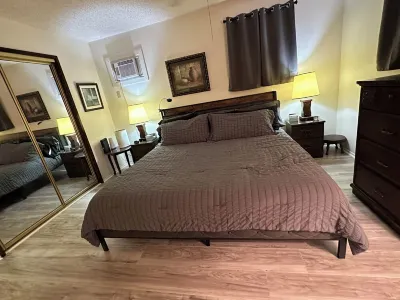 Charming 1-bedroom house with big yard, AC and WiFi in delightful Fort Mohave Hotels near First Baptist Church Ft Mohave