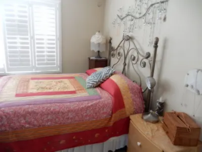 Bunni's Beach Condo ~ WOW !!  Free assigned parking!  Calendar up to date... Hotels in Mission Beach