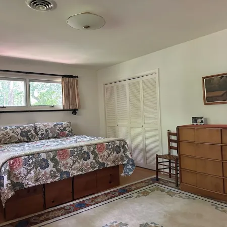 Nestled in a Quiet Neighborhood, Yet Minutes to Tech Hotels in Blacksburg