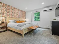 Vermont Summer Escape - Sleeps 8 with FirePit, Hot Tub, and Pet Friendly! Hotels in Winhall