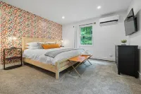 Vermont Summer Escape - Sleeps 8 with FirePit, Hot Tub, and Pet Friendly!