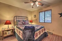 Bobcat Bungalow - Quaint, Quiet & Cozy Retreat in Munds Park Hotels near Coconino National Forest