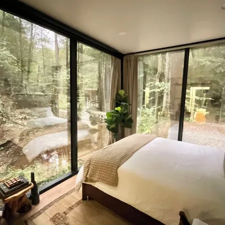 “Glass House3 - Modern Mirror Home w/ Hot-tub