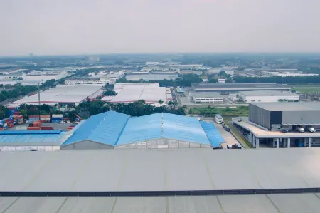 Homey and Minimalist Studio at Vasanta Innopark Apartment Отели рядом с достопримечательностью «Bonecom Tricom Mm2100»