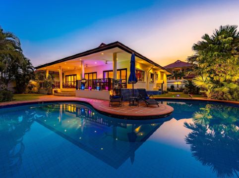 พูลวิลล่าแสนสบาย 3 ห้องนอนใกล้เมือง ซีวี3แอล