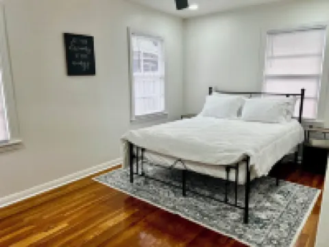 Charming Downtown Getaway