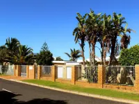 Hajo's Lodge & Spa Hotels near Paddocks shopping Centre