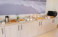 Super 8 by Wyndham Manzanillo - Desayuno