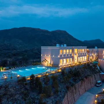 Tree of Life Vantara Resort & Spa Hotels near EKlingji Temple