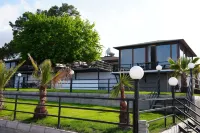 Sandhill Hotel