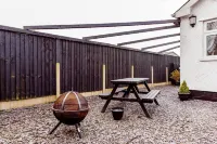 Willow Chalet Near Cartmel & Lake Windermere Hotel dekat Holker Hall and Gardens