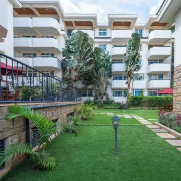 Roma Court Serviced Apartments Отели рядом с достопримечательностью «Торговый центр Yaya Centre»