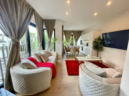 One Lux Stay Near Antwerp Central - 3 Bedroom 1.5 Bathroom