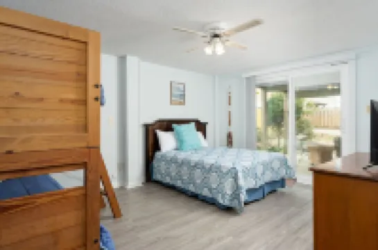 Spacious 4BR, Near Surf City Beach