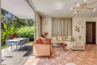 Stylish 2BR w Pool Near Candolim and Coco Beach Hotels in Reis Magos