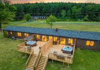 Entire Duplex - Hot Tub - Tennis Court - Pond