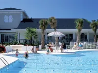 Beautiful and Spacious First Floor Sunset Beach Villa in Sea Trail! Bikes & Gear - piscina