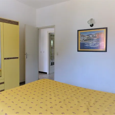 Large Air-Conditioned Apartment on a Breeding Estate. Exceptional Panorama.