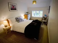 Luxury 4 bedroom North Norfolk cottage in lovely coastal village location Hotels in Holt