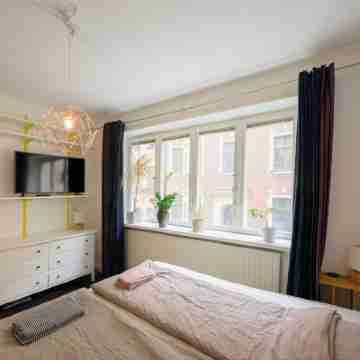 Vibrant neighbourhood in the heart of popular Södermalm. Safe and central street Rooms