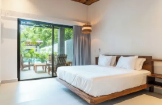 New Luxury Villa in central Guiones - walk to the beach, large pool & parking