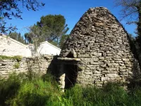 In Uzès, 93m² airco+private terrace, sw.-pool 9X9, WIFI, huge garden, very quiet