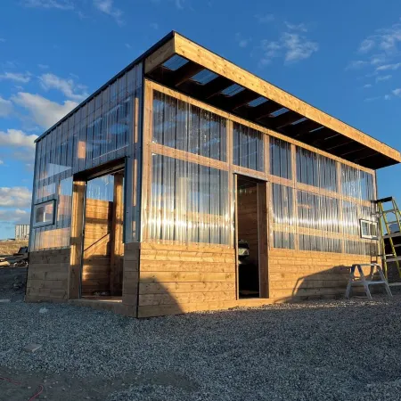 Hidden Haven Tiny House 2.0. Wide open spaces for humans and dogs! Отели в г. Свифт Каррент