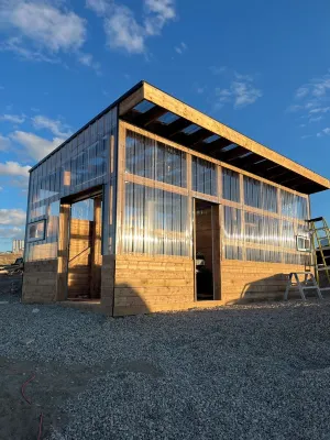 Hidden Haven Tiny House 2.0. Wide open spaces for humans and dogs! Hotels near Swift Current Museum