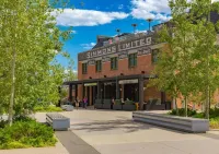 3 Beds (Queen) Free Underground Parking, AC, Riverwalk, Saddledome, 2 bedrooms