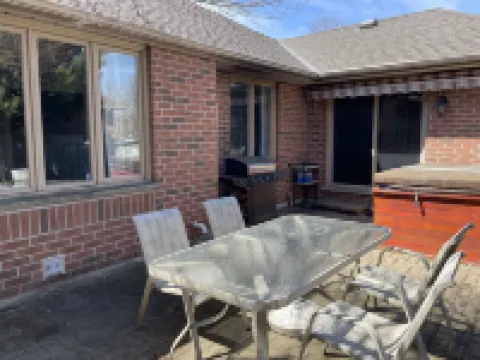 Spacious 4 Bedroom House Closed to Masonville UH UWO
