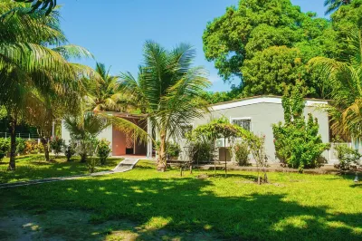 Charming 3-bedrooms house with AC, WiFi in La Libertad 15 Minutes from Airport Hotels in 