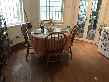 Cosy Room in a quiet and a peaceful neighbourhood. Отели рядом с достопримечательностью «Crystal Palace Museum»